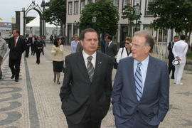 O Presidente da República, Jorge Sampaio e o Presidente do Governo Regional, Carlos César, em pas...