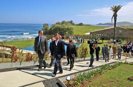 O Presidente do Governo Regional visita os espaços exteriores do Hotel Santa Bárbara Eco-Beach Re...