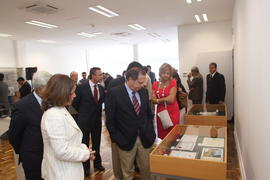 Visita do Presidente do Governo Regional, Carlos César, à exposição  patente no Arquivo da Presid...