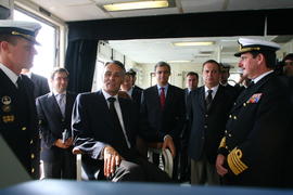 O presidente da República e o presidente do Governo Regional visitam o Navio Oceanográfico Gago C...