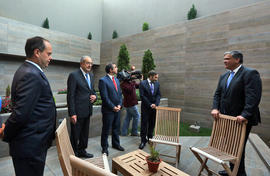 O Presidente do Governo Regional visita os espaços exteriores do empreendimento turístico Casa Hi...