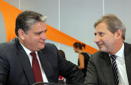 O Presidente do Governo Regional, Vasco Cordeiro, com o Comissário Europeu para a Política Region...