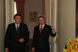 O presidente do Governo Regional, Carlos César, e o Senador estadual Marc Pacheco, no Palácio da ...