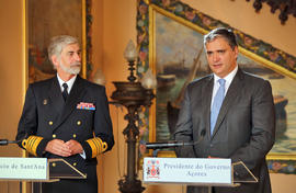 O presidente do Governo Regional e o Chefe de Estado-Maior da Armada, Almirante Macieira Fragoso,...