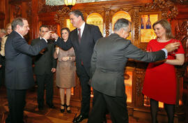Brinde entre o Presidente do Governo Regional, Vasco Cordeiro, e o seu antecessor Carlos César