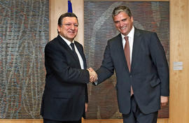 Presidente do Governo Regional dos Açores, Vasco Cordeiro, e o Presidente da Comissão Europeia, D...