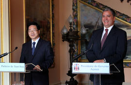 O presidente do Governo dos Açores e o Embaixador da China em Portugal, em declarações aos meios ...