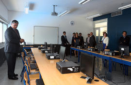 O Presidente do Governo Regional, visita a sala das tecnologias de informação, da Escola Básica A...