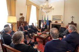 A Direção da Associação Nacional de Municípios Portugueses, em audiência, com o presidente do Gov...