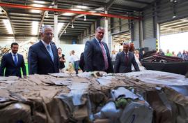 O Presidente do Governo Regional visita a área de processamento de resíduos da empresa Serralhari...