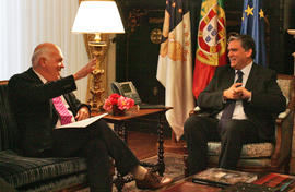 O líder da UGT nos Açores, Francisco Pimentel, em audiência, com o presidente do Governo Regional