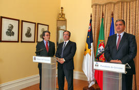 O presidente do Governo Regional e os deputados eleitos pelo PS/Açores na Assembleia da República...