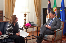 A líder regional do Bloco de Esquerda, Zuraída Soares, em reunião com o Presidente do Governo Reg...