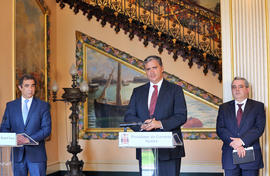 O presidente do Governo Regional e o Presidente da Câmara Municipal de Ponta Delgada, em declaraç...