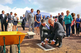 O Presidente do Governo Regional lança a 1.ª pedra fundamental, da obra de construção do Lar da R...