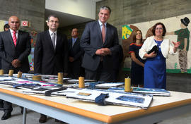 O Presidente do Governo Regional visita as áreas do interior da Escola Básica António José d'Ávila