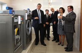 O Presidente do Governo visita a lavandaria do Centro de Dia e Centro de Convívio da Casa do Povo...