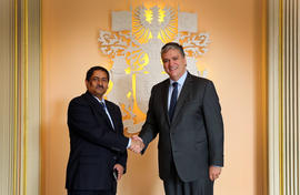 O presidente do Governo Regional e o Embaixador da República Popular do Bangladesh em Portugal, I...