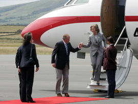 Reis de Espanha na chegada ao aeroporto nas Lajes Terceira