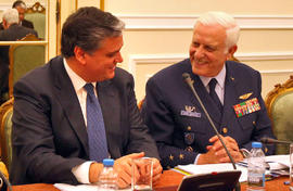 O presidente do Governo Regional, Vasco Cordeiro, e o Chefe do Estado-Maior-General das Forças Ar...