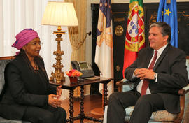 Embaixadora da República da África do Sul em Portugal, em audiência, com o Presidente do Governo ...