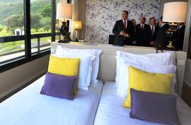 O Presidente do Governo Regional na visita aos quartos do Hotel o Pestana Bahia Praia – Nature an...