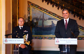 O presidente do Governo Regional e o novo Comandante da Zona Marítima dos Açores em declarações a...