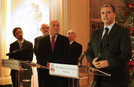 O presidente do Governo Regional e o líder da UGT nos Açores, Francisco Pimentel, em declarações ...