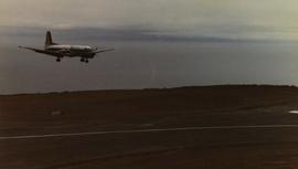 Voo inaugural do aeródromo de S. Jorge - aproximação para aterragem do avião da SATA  1