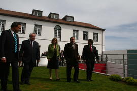 O presidente do Governo Regional visita o espaço exterior da Biblioteca Pública e Arquivo Regiona...