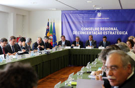 O presidente do Governo, Vasco Cordeiro, presidiu à reunião do Conselho Regional de Concertação E...
