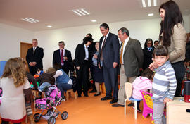 O Presidente do Governo Regional visita os espaços de atividades, da Creche, Jardim de Infância d...