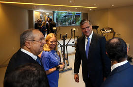 O Presidente do Governo Regional visita o interior das instalações do empreendimento turístico Ca...